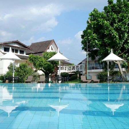 Front One Resort Magelang Exteriör bild
