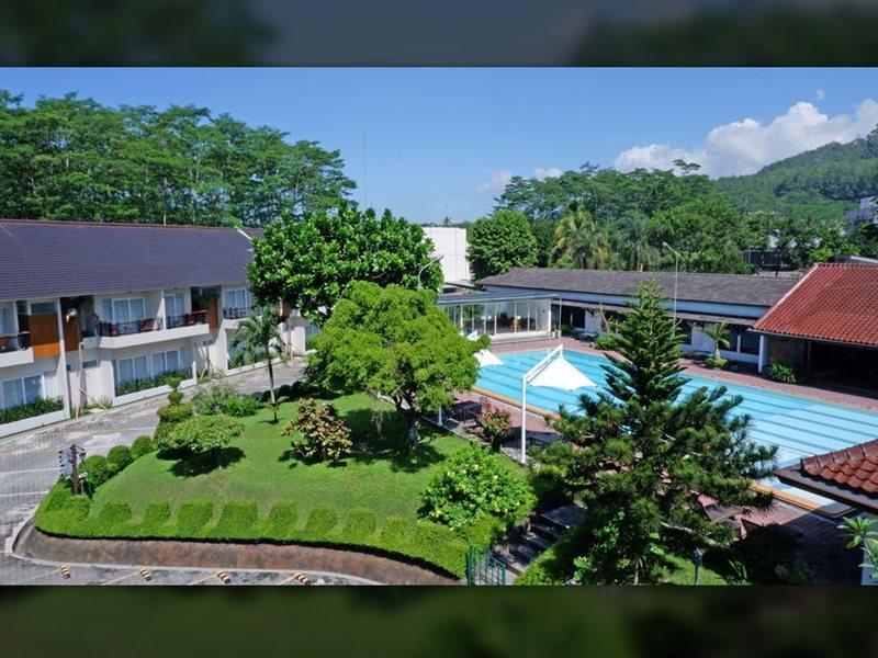 Front One Resort Magelang Exteriör bild