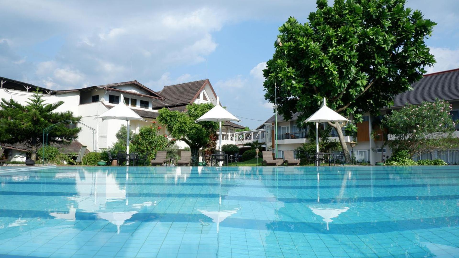 Front One Resort Magelang Exteriör bild