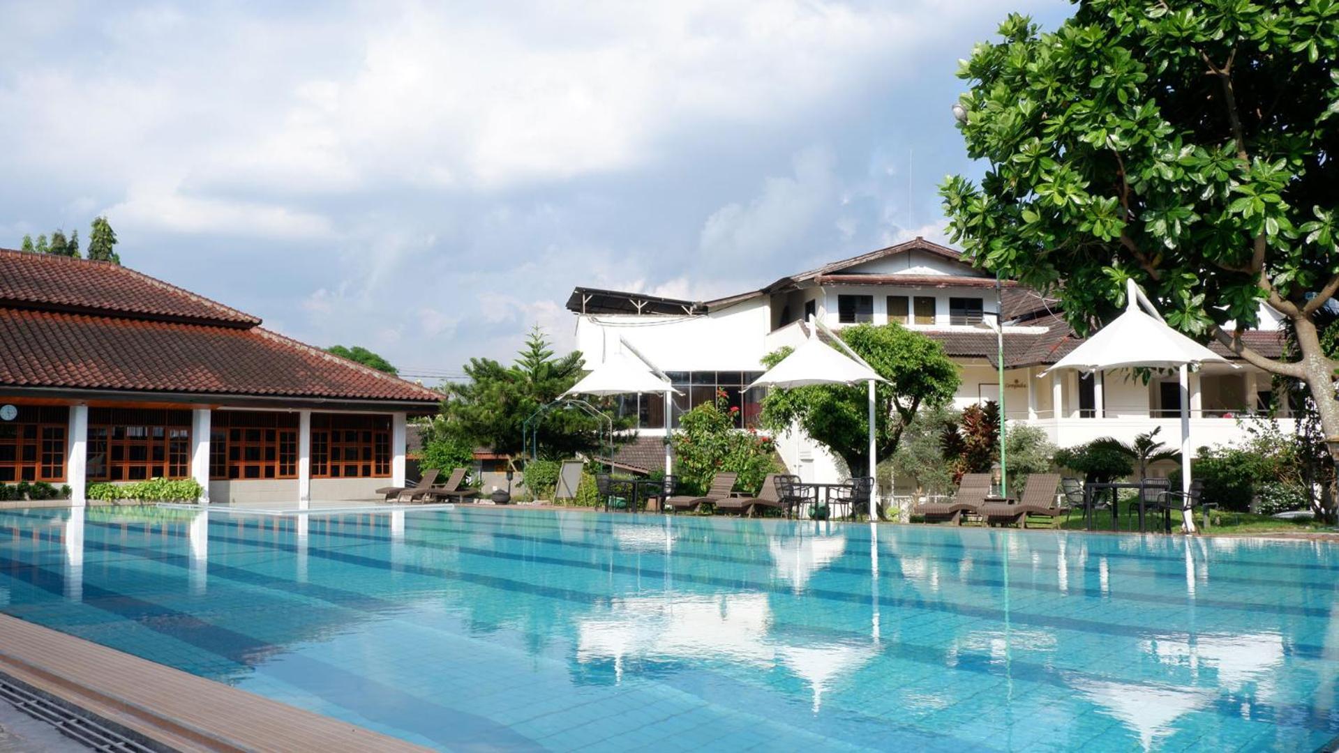 Front One Resort Magelang Exteriör bild