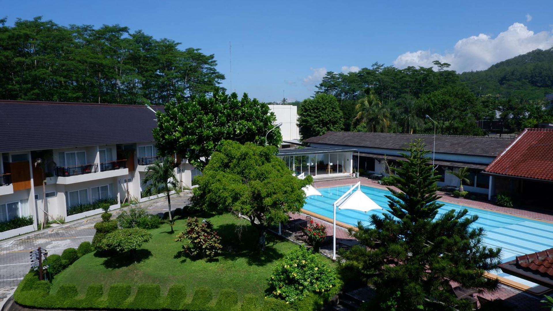 Front One Resort Magelang Exteriör bild
