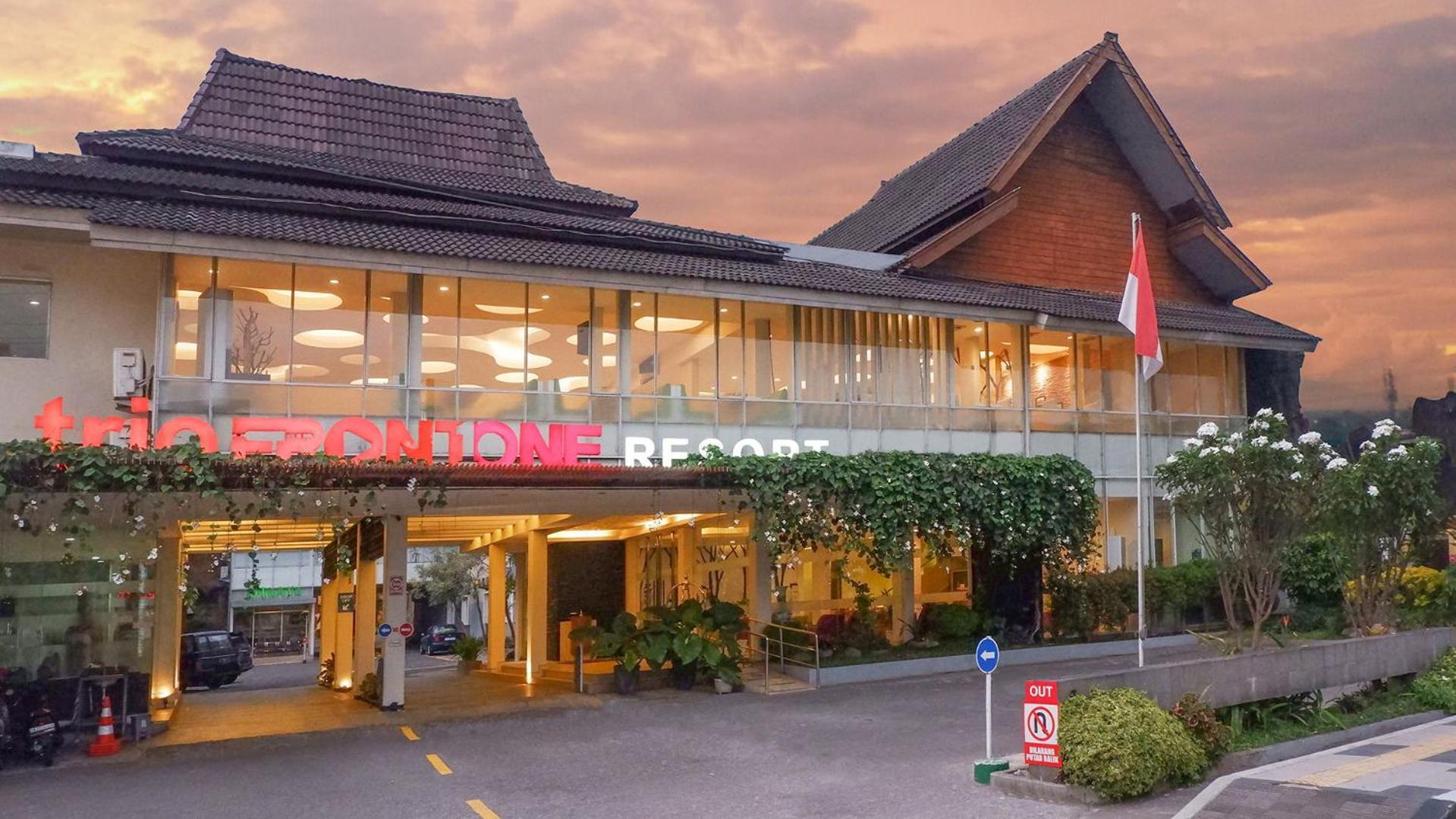 Front One Resort Magelang Exteriör bild